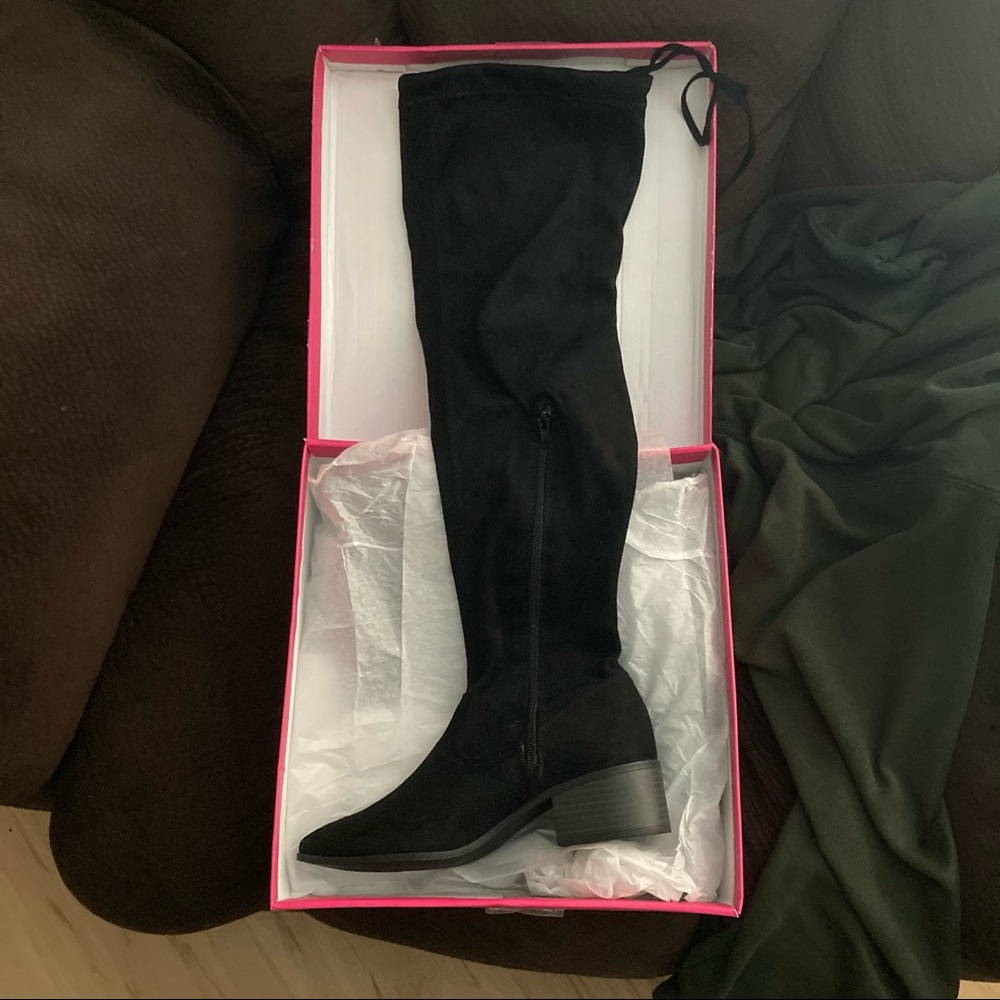 Over the knee the boots with low heel size 7